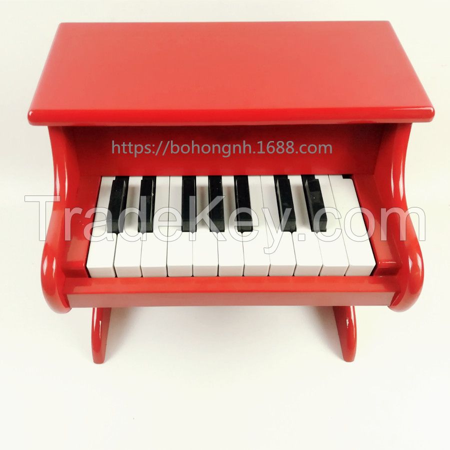 Children&#039;s toy piano