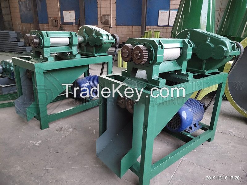 Double roller extrusion granulator