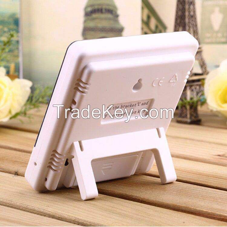 Large-screen temperature and humidity high-definition digital home digital temperature with electronic clock