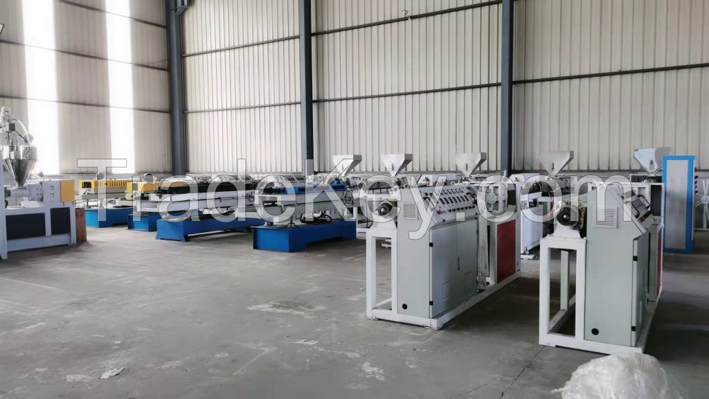 China manufacture16-50mm high speed pp pe pvc pa single wall corrugated pipe machine 