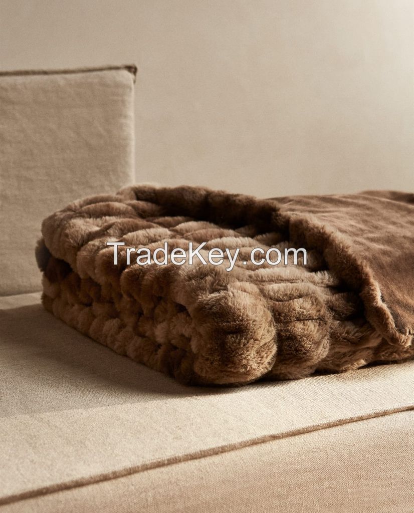 FAUX FUR TWO LAYERS BLANKET