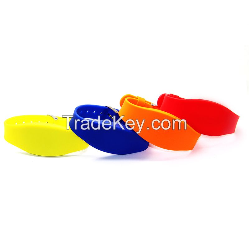 Closed-loop rfid silicon wristband High-quality non-toxic silicone material   Various colors are customized, waterproof, moisture-proof, shock-proof and high-temperature resistant