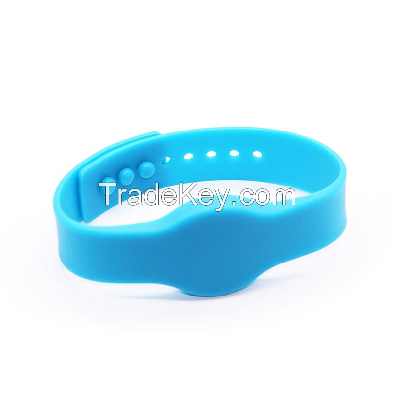 Closed-loop rfid silicon wristband High-quality non-toxic silicone material   Various colors are customized, waterproof, moisture-proof, shock-proof and high-temperature resistant