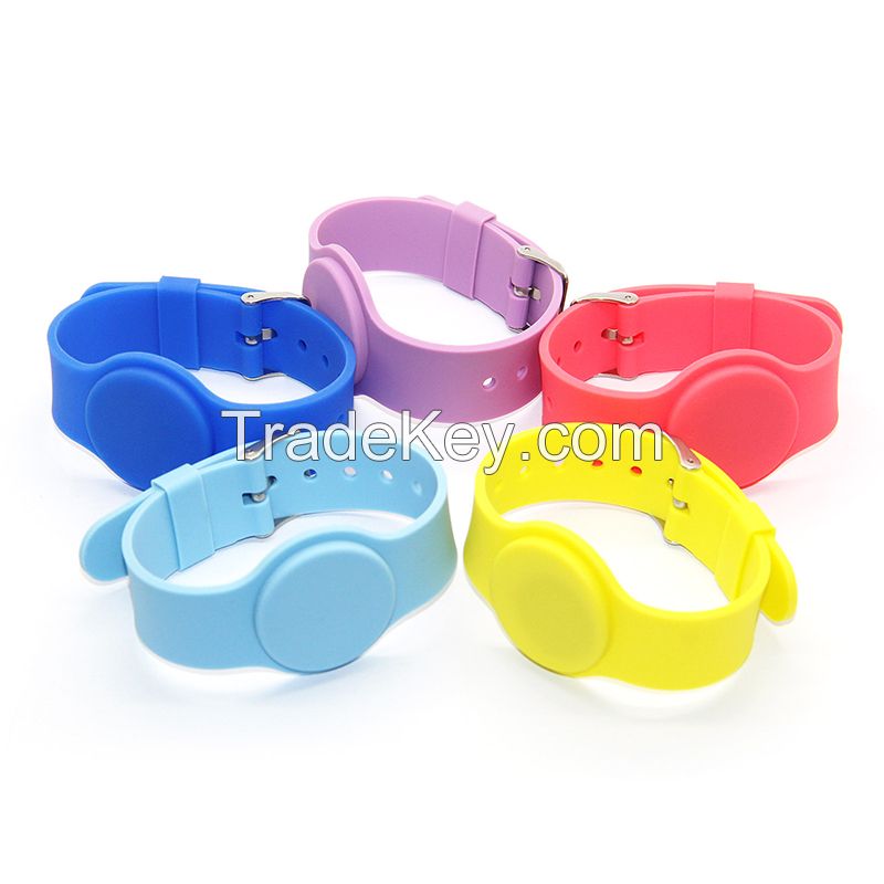 Closed-loop rfid silicon wristband High-quality non-toxic silicone material   Various colors are customized, waterproof, moisture-proof, shock-proof and high-temperature resistant