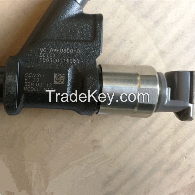 Original diesel engine common rail injector 095000-8100 VG1096080010 is suitable for SINOTRUK HOWO trucks