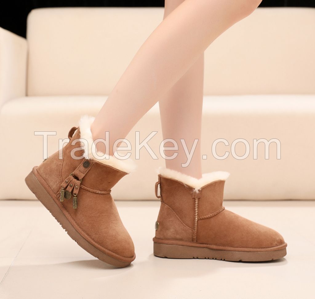 Low-barrel wool boots