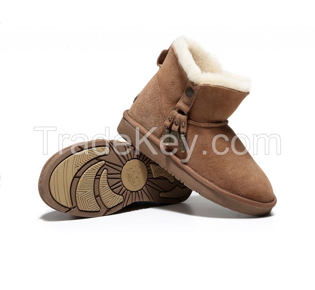 Low-barrel wool boots