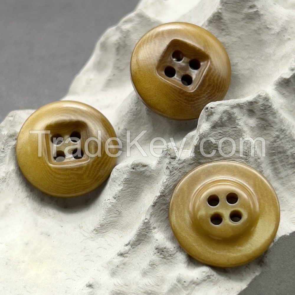 Round corozo buttons with squared center