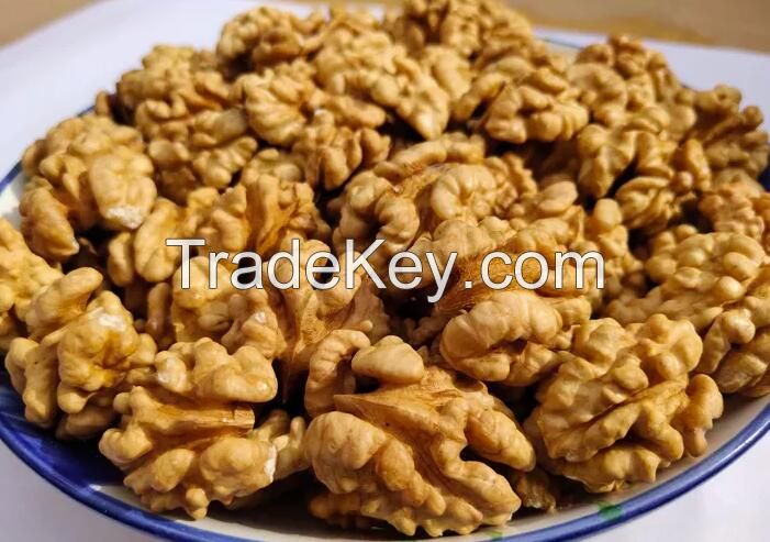  walnut kernels, extra light halves (LH) , (halves at least 90%),2021 crop;