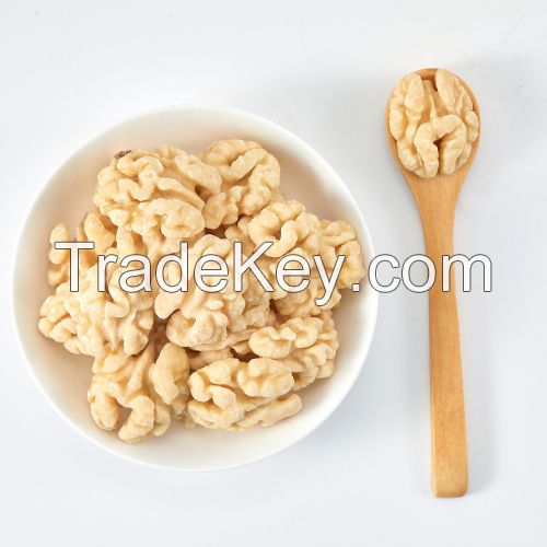 Healthy and nutritious peeled and baked walnut kernels