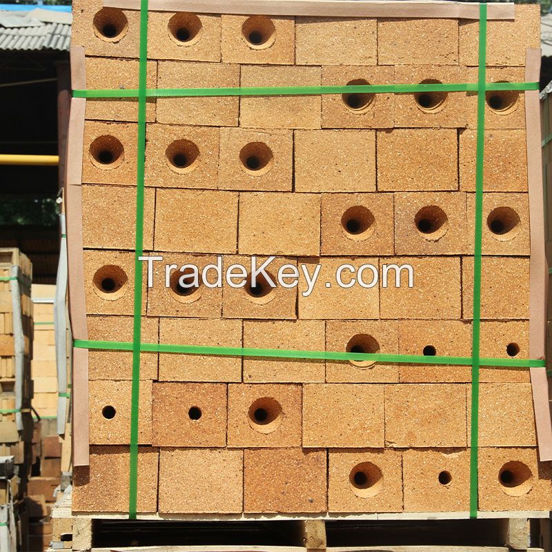 Refractory brick