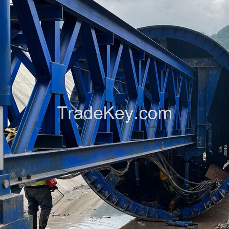 Integral pouring of circular tunnel of full round needle beam trolley