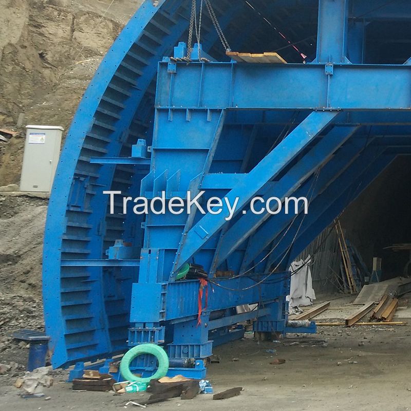 Railway tunnel secondary lining trolley