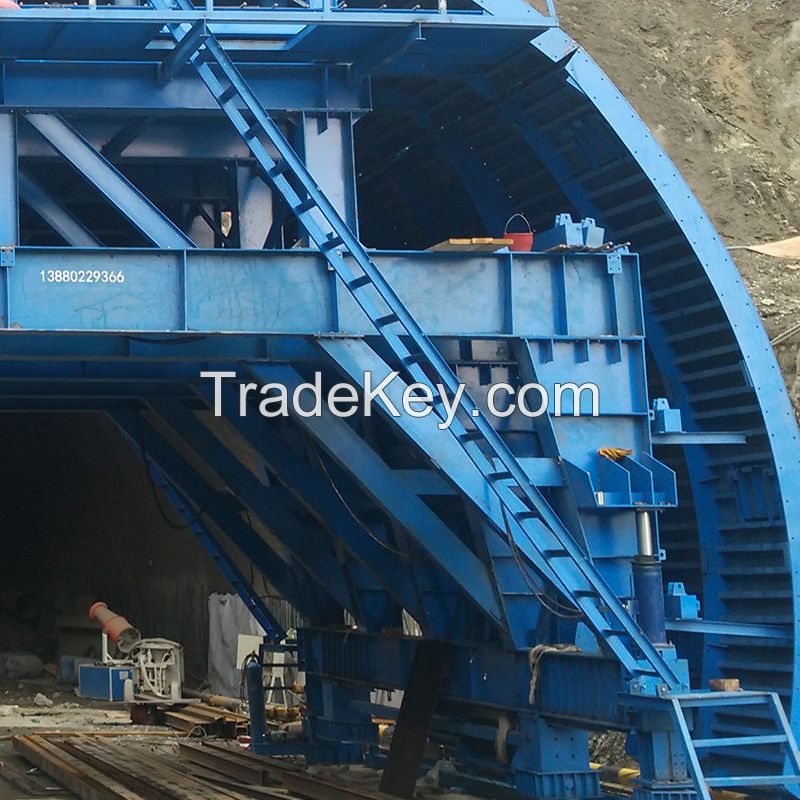 Railway tunnel secondary lining trolley