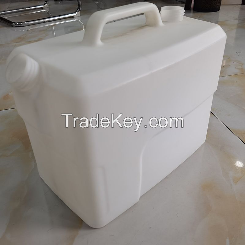 Hollow blow molding water tank