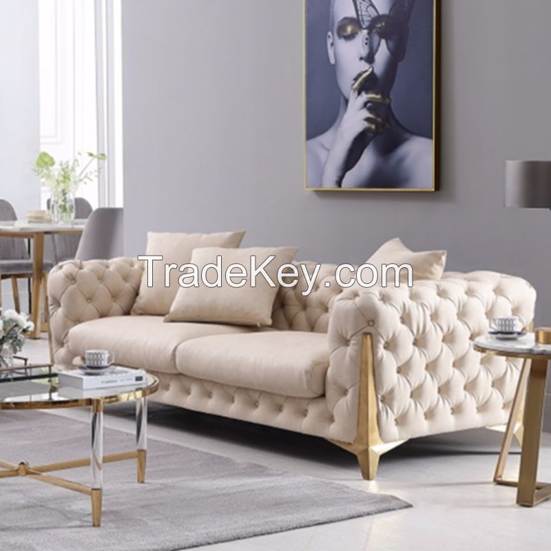 Chesterfield sofa seats are filled with plant fibres for comfort, strength and support