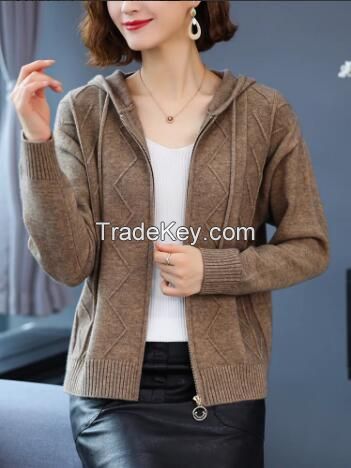 Women's hooded cashmere sweater