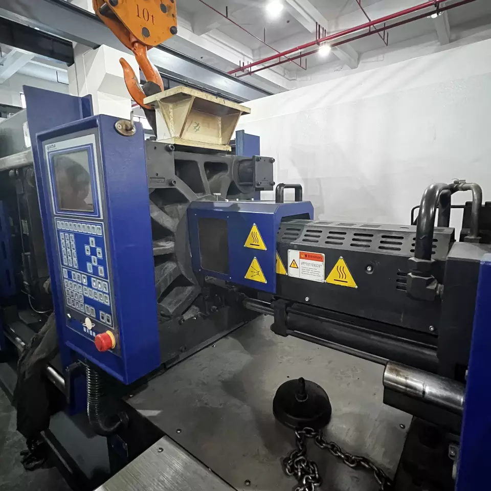 Haitian MA 1600 cost-effective second hand injection molding machine