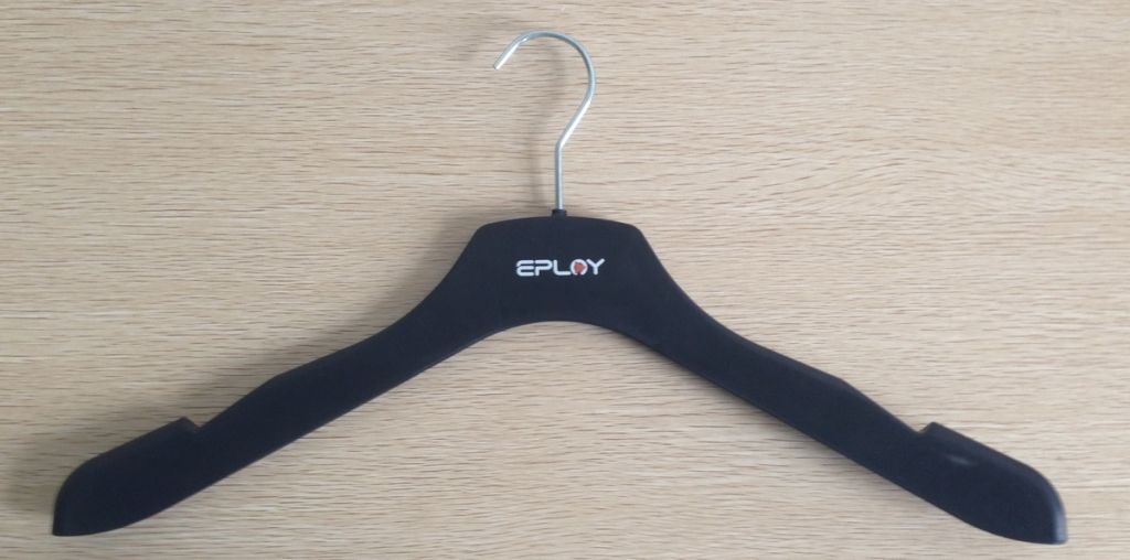 Plastic suit hangers