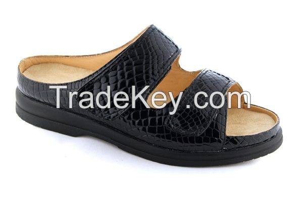 Women comfortable sandal seamless lining deep and wide diabetic sandal 