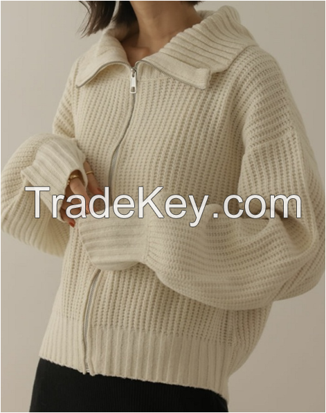 Women&#039;s knitted sweater cardigan