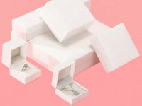 Eco-friendly Customized White Leatherette Paper Jewelry Box for Ring Earring Beads Bracelet Chain With Logo