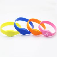 Closed-loop wristband High-quality non-toxic silicone material   Various colors are customized, waterproof, moisture-proof, shock-proof and high-temperature resistant