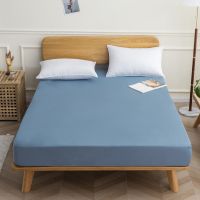 The mattress protective cover can protect the mattress from dirt and water, and is convenient for cleaning