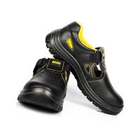 Anti-smashing steel toe safety shoes.Smash-proof and stab-proof insulation