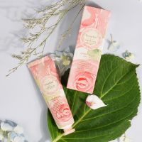 Rosevie Damascus Rose Hand Cream 35g improves rough skin, light moisturizes, nourishes and brightens skin color for a long time